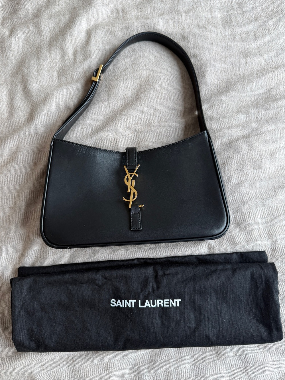 Saint Laurent Le 5 à 7 Hobo Bag